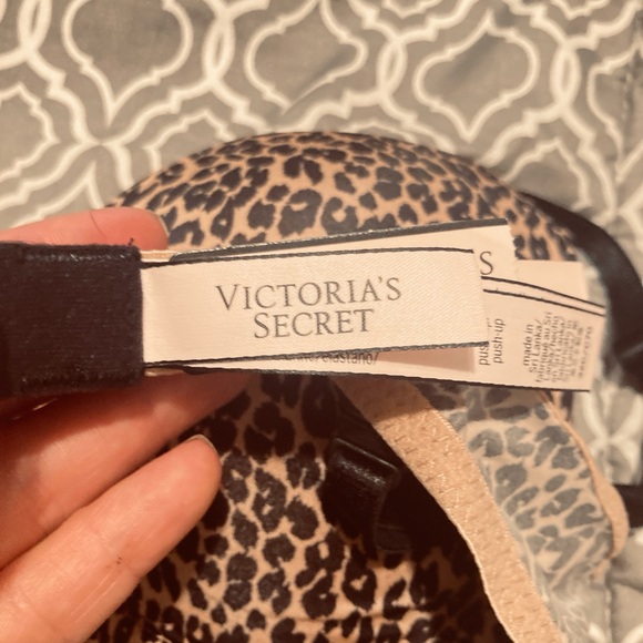 Victoria secrets push up bra with tag - Picture 3 of 4